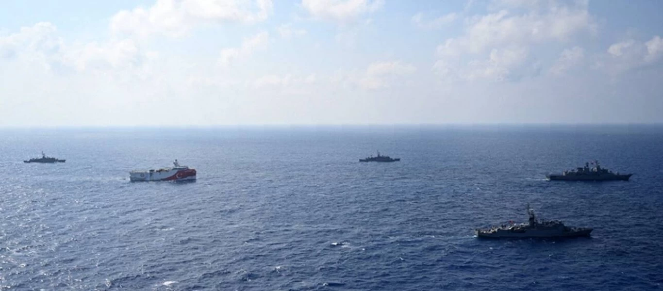 Προς το Καστελόριζο με «σβηστό» πομπό το Oruc Reis: Έχει περάσει (πάλι) το «όριο» των 12 ν.μ. και πλησιάζει τα 6